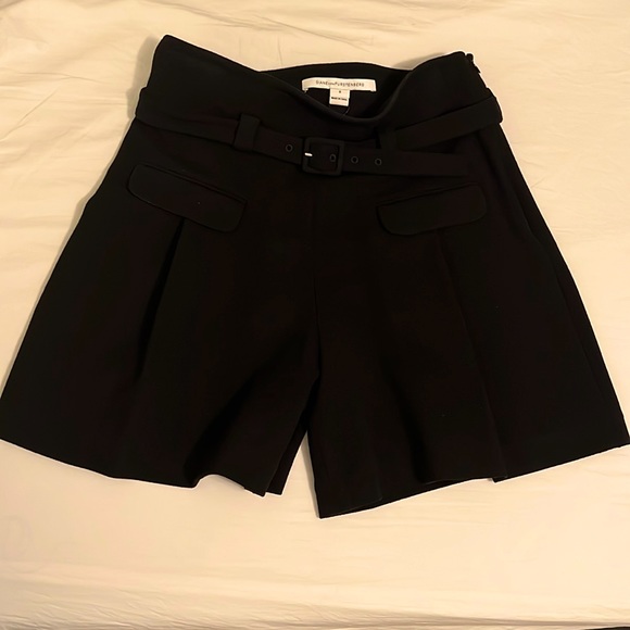 Diane von Furstenberg Black Women’s Chapman Belted High Rise Short - Picture 5 of 7